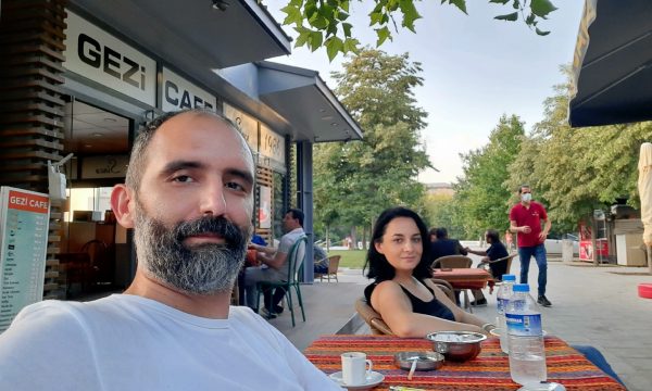 Pacolli pas fotos me Abrashin në Stamboll: Kemi ngrënë nga një doner dhe kemi pirë çaj, na kushtuan me pak se 10 euro