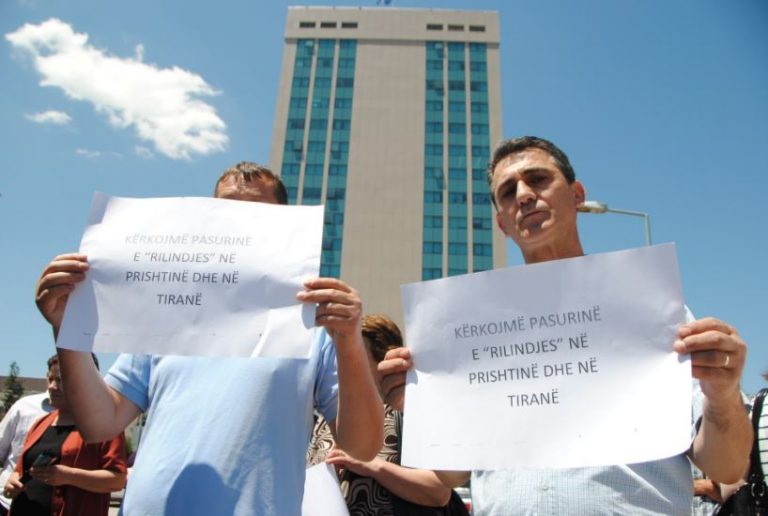 Sot, protestojnë ish-punëtorët e “Rilindjes”