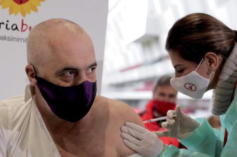 Shkon në mbi 848 mijë numri i të vaksinuarve në Shqipëri