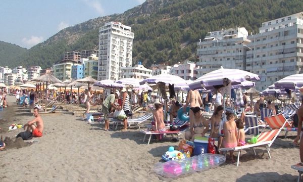 Vëllezërit kosovarë kapen me vëllezërit nga Shëngjini, sherr me grushta