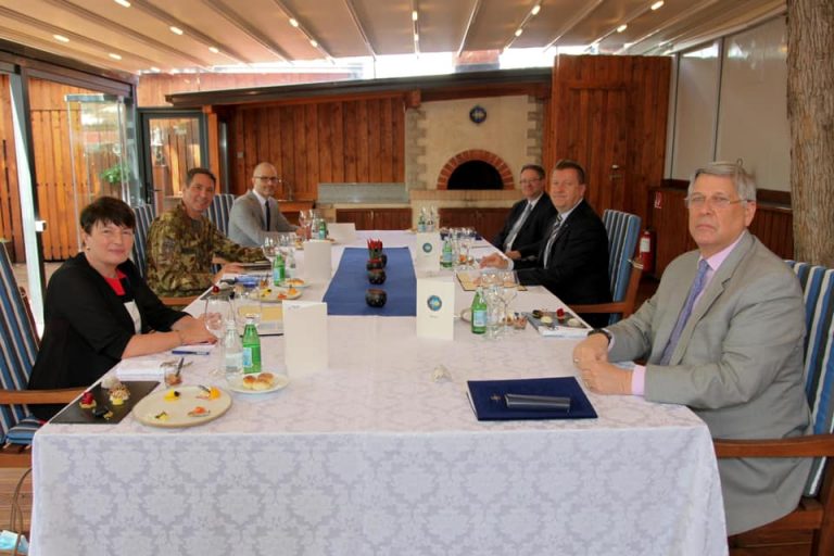 Siguria në Kosovë, Komandanti i KFOR-it takon krerët e Ambasadave të huaja