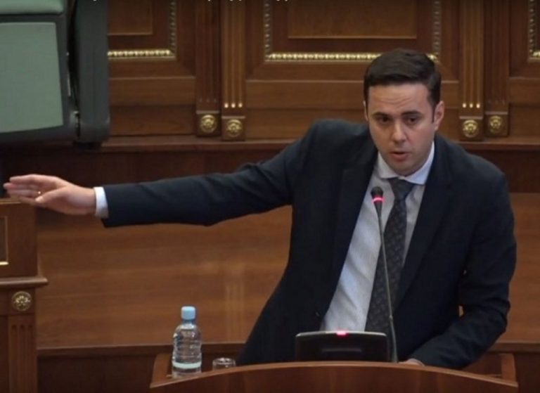 Kurti i kërkoi opozitës që mos ta rrëzojnë, Abdixhiku: Mos bëj drama kryeministër