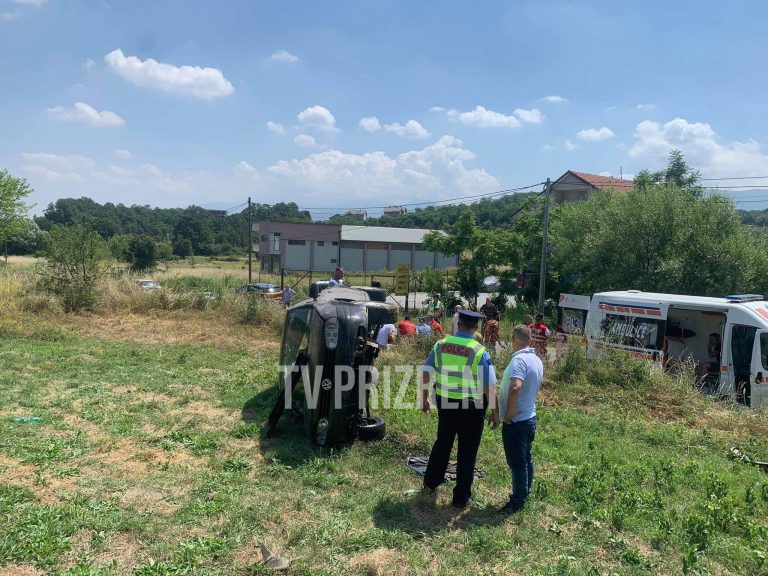 Vetaksidentohet një veturë në rrugën Prizren-Zhur, lëndohen dy persona