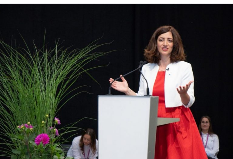 Kryeparlamentarja e Kantonit të Lucernit, Ylfete Fanaj, bëhet nënë