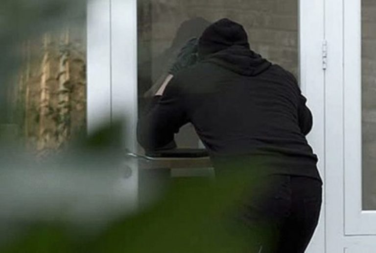 Në Rahovec vidhen kabllo dhe vegla pune brenda një fabrike