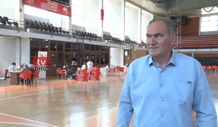 Reagim për kritikat nga partitë politike rreth procesit të vaksinimit në Prizren nga drejtori i QKMF, Xhevat Elezkurtaj