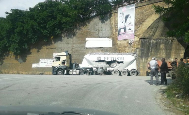 Aksident tek Ura e Landonvicës, të përfshirë edhe disa kamionë