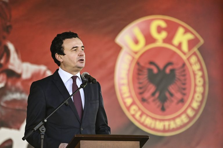 Kryeministri Kurti reagon pas protestës së veteranëve, fton organizatat në takim