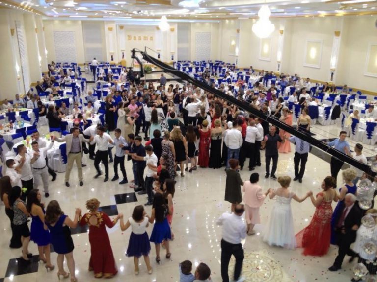 Oda e Hotelierisë kërkon të zyrtarizohet vendimi për hapjen e sallave të ahengjeve