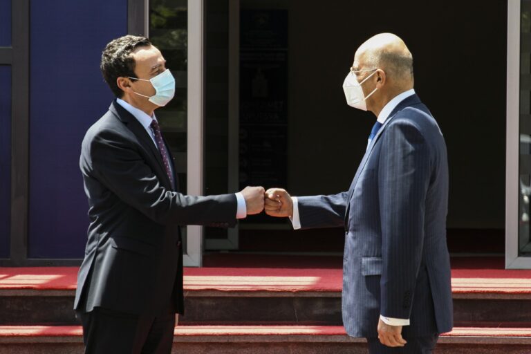 Kurti i kërkon ministrit grek njohjen e pavarësisë së Kosovës