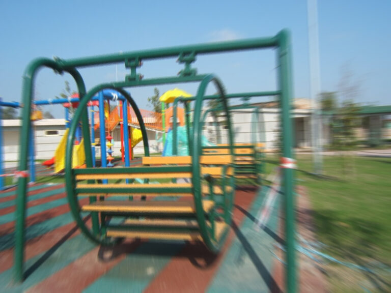 Lëndohet rëndë një fëmijë në këndin e lojërave në Vërmicë