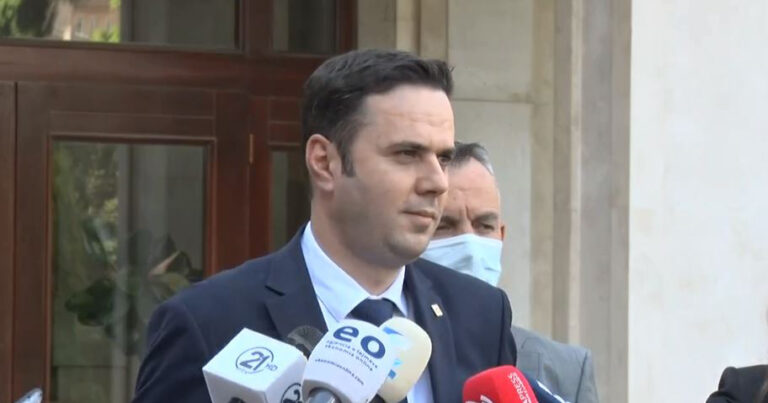 Abdixhiku: Kurti të reflektojë, Kosova në moment kritik