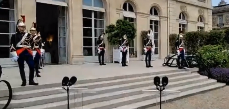 Pamje para Pallatit Élysée ku pritet të mbahet takimi i Kurtit dhe Makronit