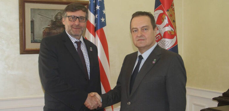 Palmer: Dëshirojmë zgjidhje kompromisi mes Kosovës dhe Serbisë