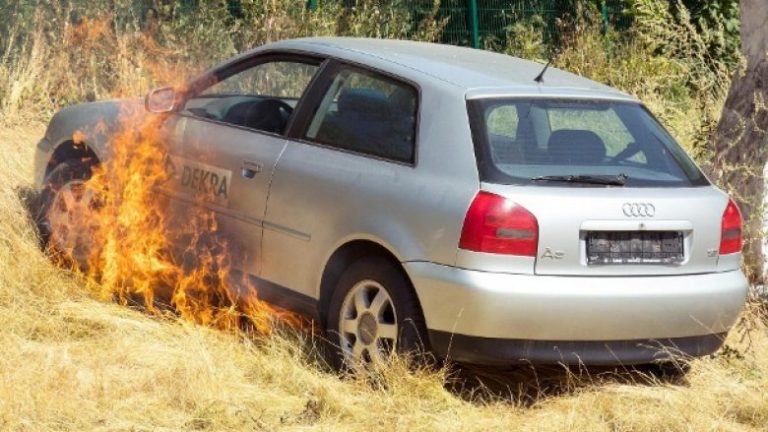Kujdes, rrezik nga zjarri – vendet se ku nuk duhet të parkoni veturën gjatë nxehtit të madh
