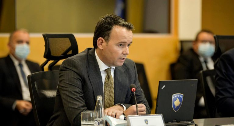 Ministri Peci flet për gjendjen në ministri dhe programin për bujqësi