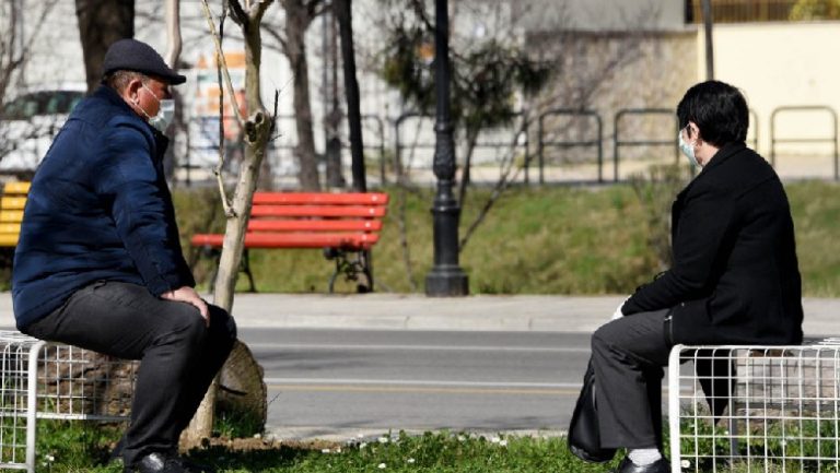 Apelon IKSHPK pas temperaturave të larta: Të moshuarit të shmangin rrezet e diellit nga ora 10:00 deri në 17:00