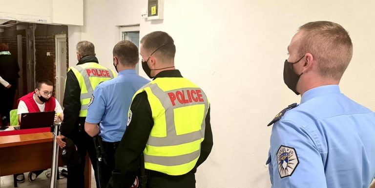 Filloi vaksinimi i zyrtarëve policorë