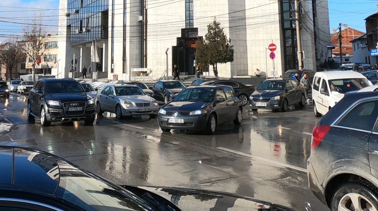 Mbi 40 mijë shoferë të rinj iu shtuan rrugëve të Kosovës gjatë 2023