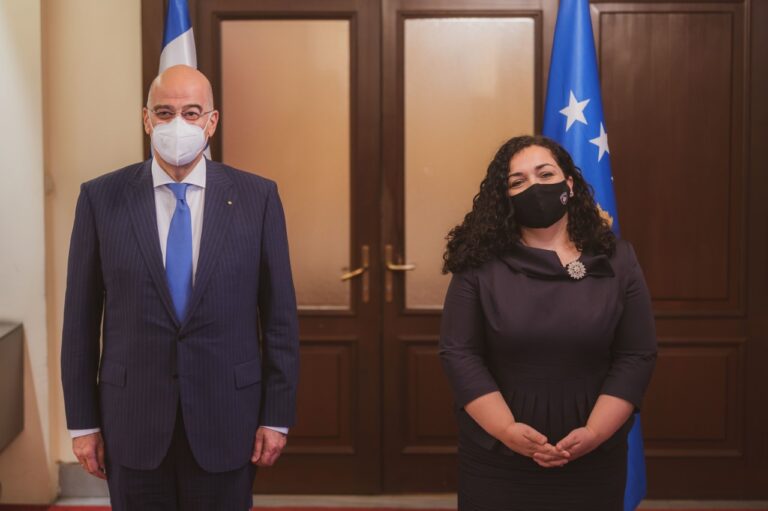 Vjosa Osmani kërkon njohjen e Kosovës nga Greqia