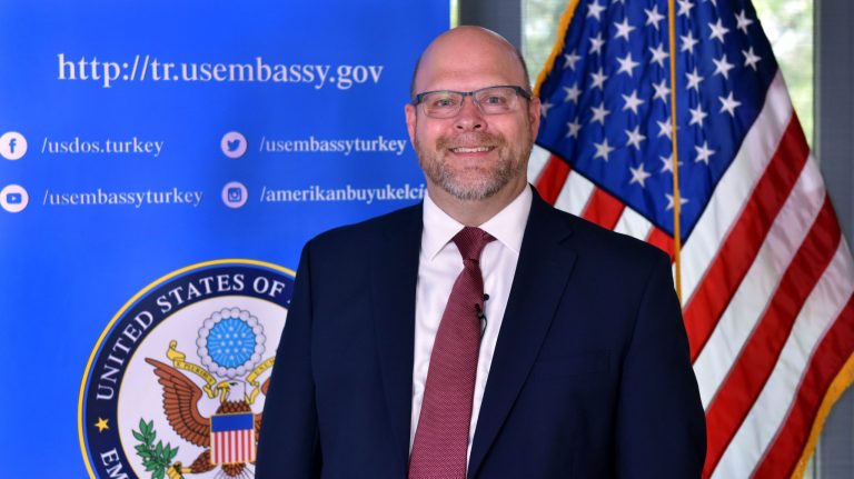 Biden e nominon për ambasador të SHBA-së në Kosovë, Jeffrey M. Hovenier