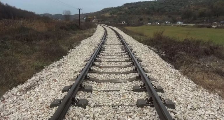 Kuvendi nuk arrin të shkarkojë Bordin e Autoritetit Rregullativ të Hekurudhave