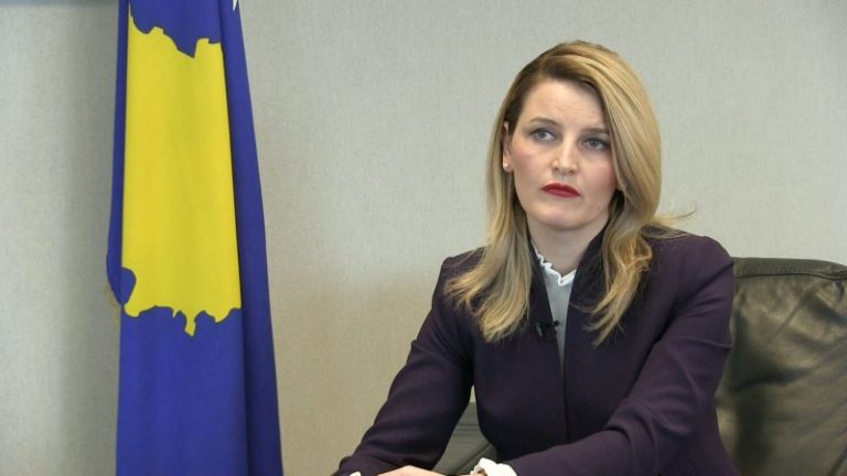 Ish-ministrja Dhurata Hoxha dhe tre të tjerët sërish deklarohen të pafajshëm për akuzat për korrupsion