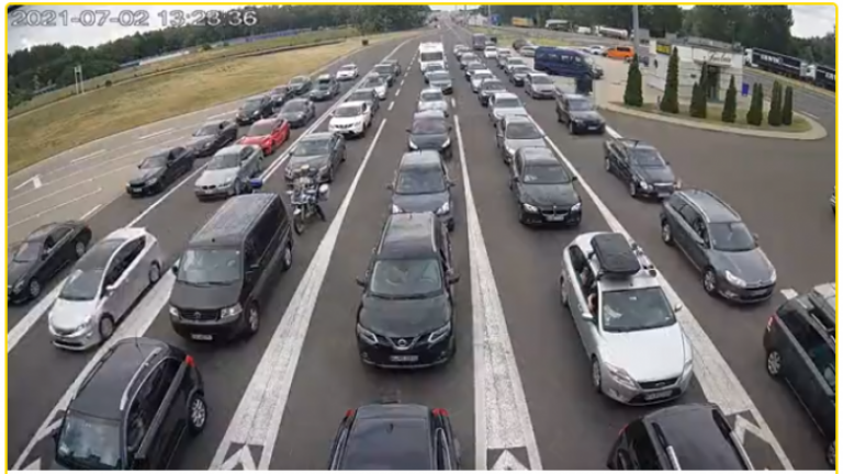 Gjendja në pikat kufitare në Kosovë e qetë, në Hungari pritje më të gjata