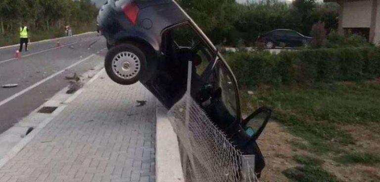 Vetura bie në lumë, lëndohen gjashtë persona në një aksident në Prizren