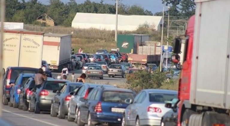 Vazhdon fluksi i arritjes së bashkatdhetarëve në Kosovë, në pikat kufitare pa pritje të gjata