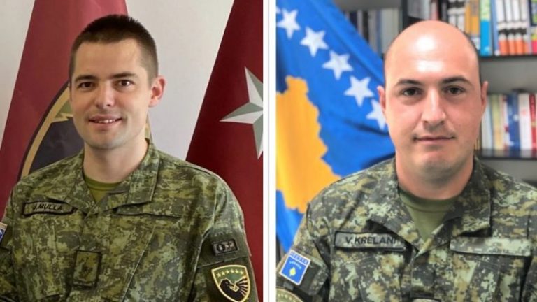 Dy oficerë të FSK-së diplomojnë në Kolegjin Ushtarak të SHBA-së