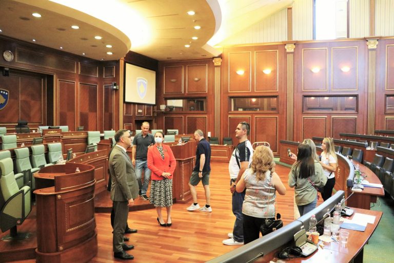 150 bashkatdhetarë vizitojnë Kuvendin e Kosovës