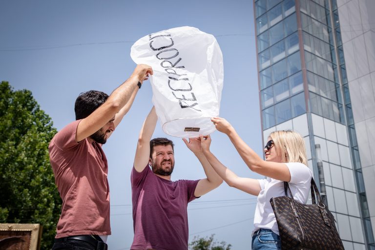 PSD aksion me balona në ajër: Parimet e Kurtit i mori era