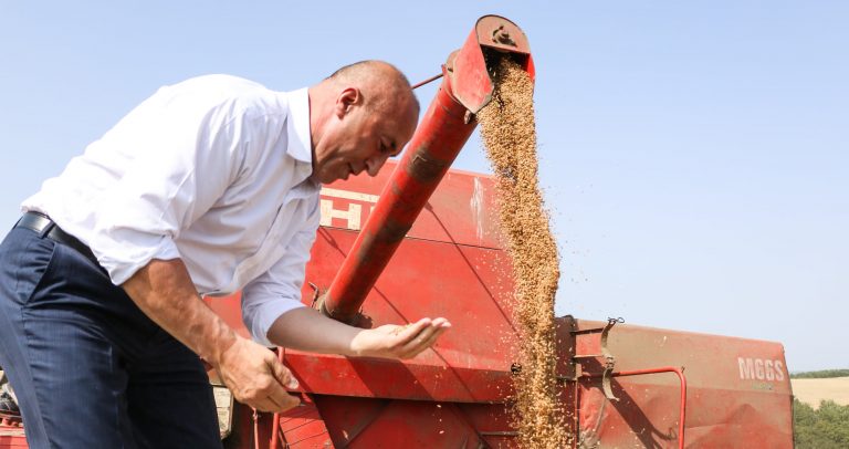 Ramush Haradinaj nis në Pejë sezonin e korrjeve dhe shirjeve