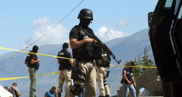 Dhjetëra të arrestuar në Shqipëri për trafik droge dhe korrupsion