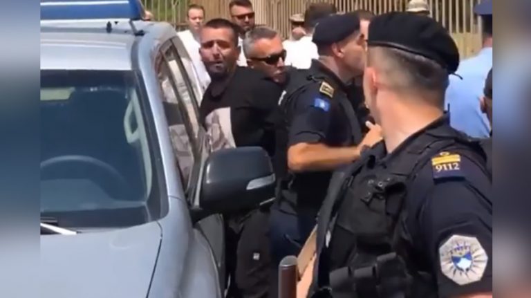 Sot në veri të Mitrovicës protestohet për arrestimin e malazezit në Gazimestan