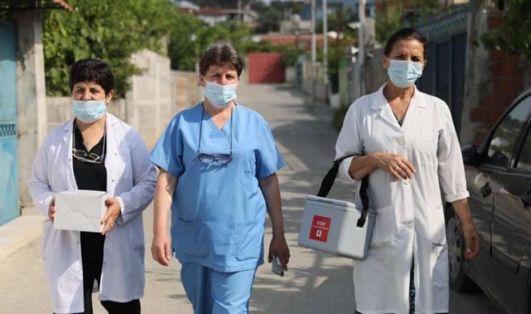 Në Shqipëri nis vaksinimi nëpër shtëpi