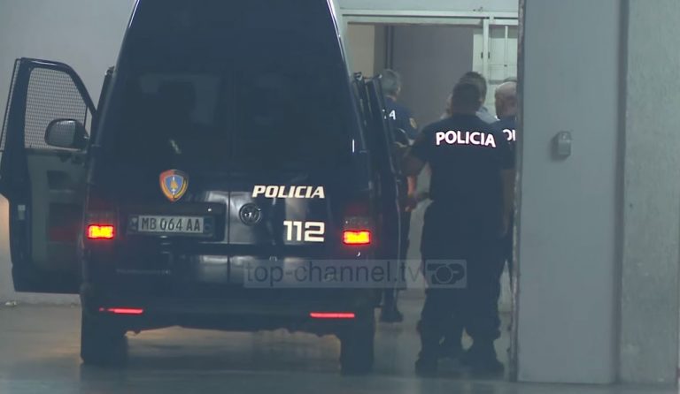 Shqipëri: Prokurori burgoset për dy mijë euro – liroi pesë të rinj të arrestuar për hashash