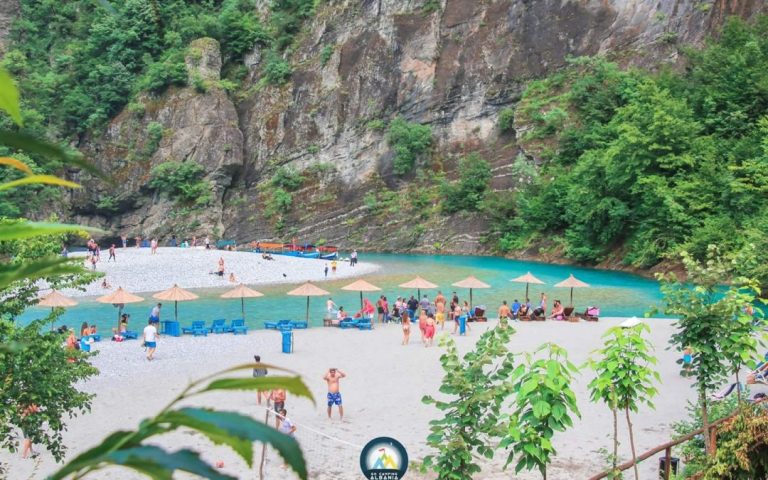 Bukuritë e jashtëzakonshme të Shqipërisë jashtë detit