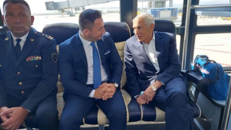 Gjenerali amerikan Clark nis vizitën në Kosovë, takohet me ministrin Mehaj
