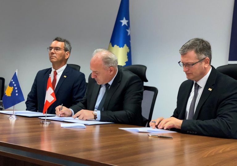 MZHR nënshkruan marrëveshje bashkëpunimi me Caritas-in Zviceran për avancimin e zhvillimit rajonal socio-ekonomik në Kosovë