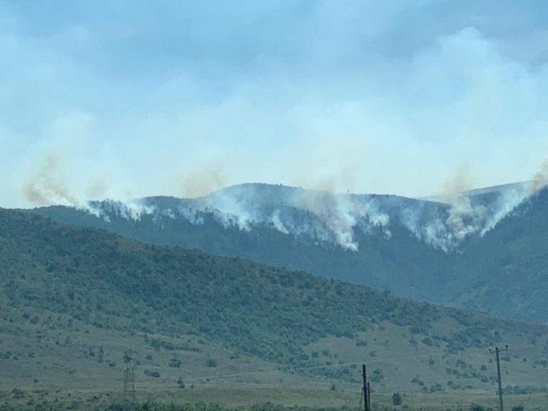 Përkeqësohet gjendja, shpërthejnë zjarret në pesë fshatra