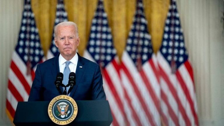 Biden i drejtohet kombit: Ushtarët amerikanë nuk duhet të vdesin në luftën që nuk dëshiron ta udhëheq ushtria afgane