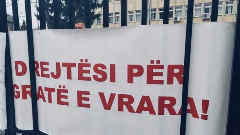 Sot protestohet në Ferizaj për vrasjen e 18 vjeçares