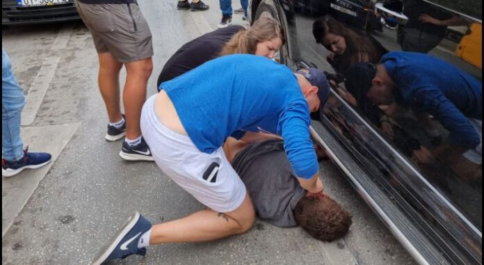 “Heroi i ditës”- I riu nga Prishtina bie pa ndjenja, shpëtohet nga mjeku që ishte aty rastësisht