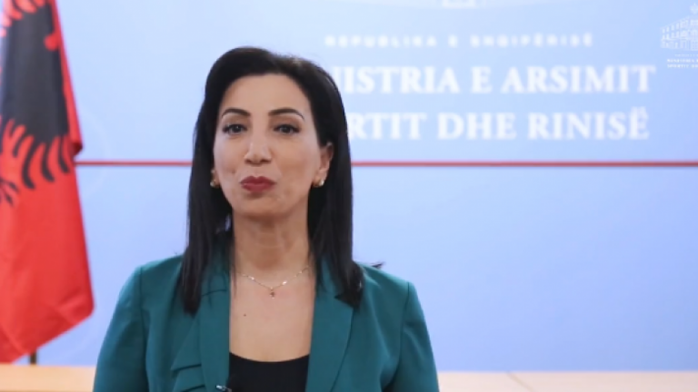 Shtyhet për dy javë fillimi i vitit të ri shkollor në Shqipëri