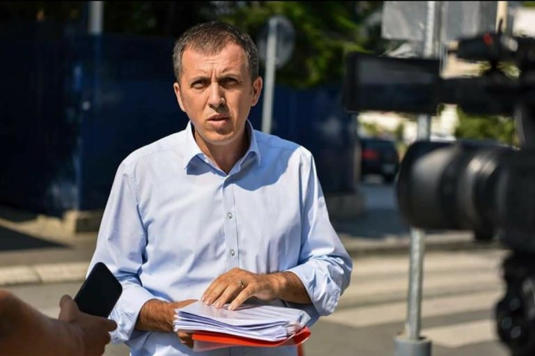 Vetëvendosje në Suharekë publikon listën e dorëzuar në KQZ, Salih Zyba kandidat për kryetar