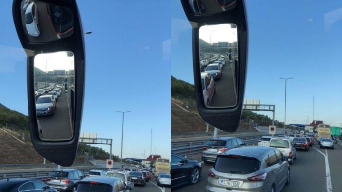 Mësimi u shtye, kosovarët marrin rrugën drejt bregdetit shqiptar