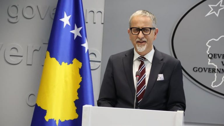 Vitia: Mos zgjidhni vaksinën – të dyja janë të sigurta