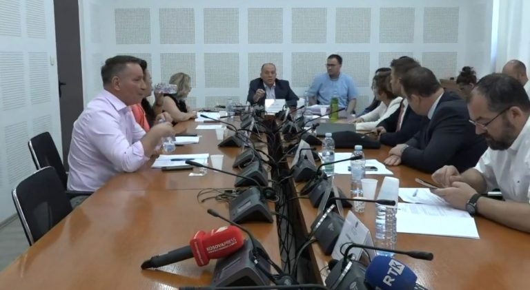 Me gjashtë vota për dhe tri kundër miratohet lista e Bordit të ri të AKP-së në Komisionin për Ekonomi